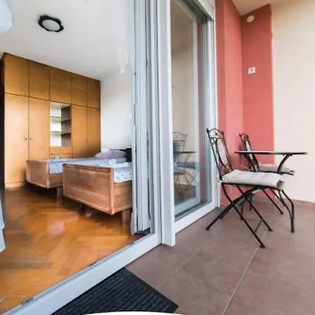 Close To Everything Need * ספליט