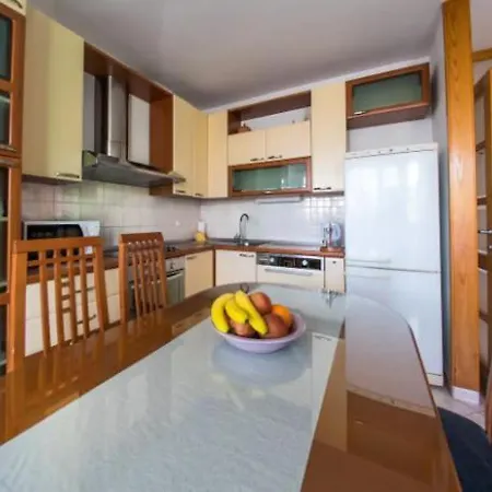 Close To Everything Need * ספליט